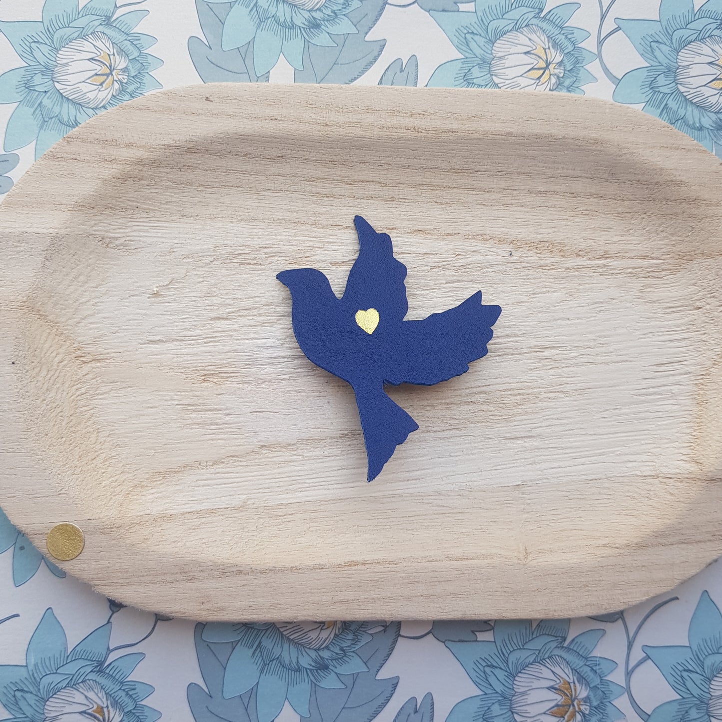 Broche colombe cuir