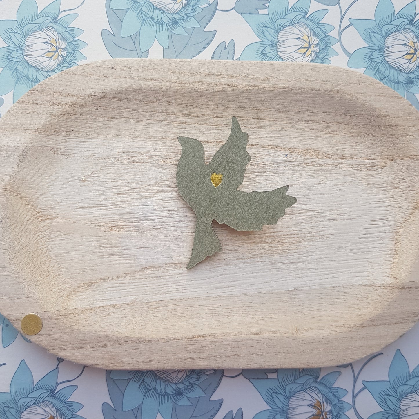 Broche colombe cuir